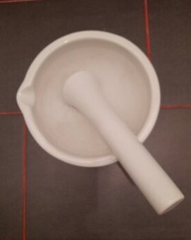 Mažiar biely s tĺčikom