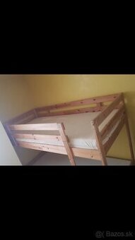 Drevo poschodova posteĺ