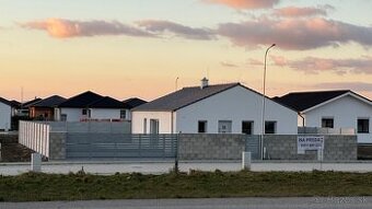 pri vlaku do Bratislavy, ⭐s bazénom⭐| novostavba | na kľúč |