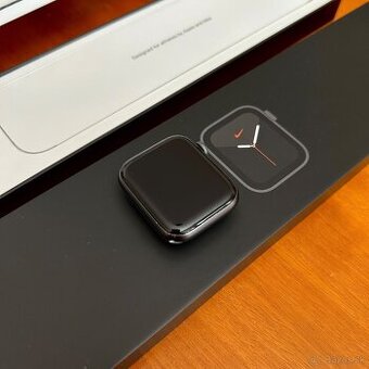 Apple Watch SE 2020 Space Gray (čierny)