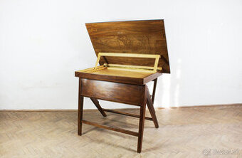 modernistický stôl