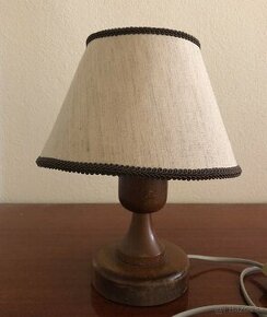 Stará drevená lampa