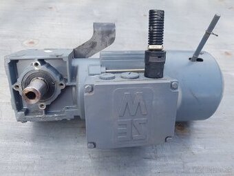 Elektomotor 0.37 kW s prevodovkou