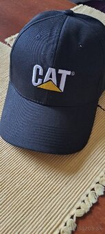 CAT šiltovka