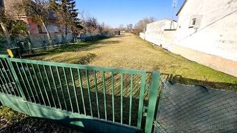Na predaj: Stavebný pozemok 1950 m2 v obci Ostrov, časť Malé