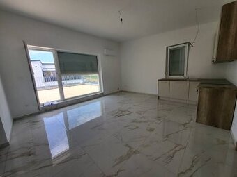Na predaj 3 izbový Penthouse byt 22 m. od Bratislavy - Levél
