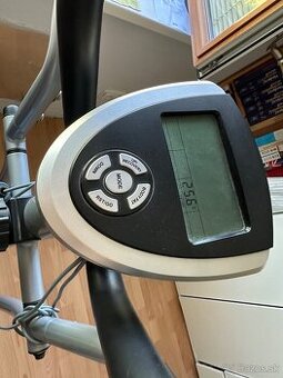 Predam elipticky trenazer inSPORTLINE (orbitrek)