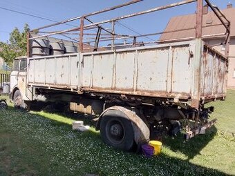 Predám Tankové Súdy 200l z obrucami asi 10 kusov, a Tankdrž