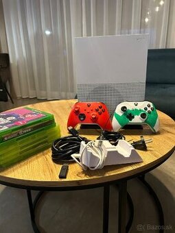 Predám xbox one s ovladačmi a z hrami