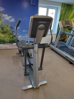 Eliptický trenažér Life Fitness 90x