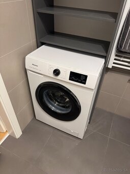 Práčka HISENSE model WFVB6010EM + skrinka