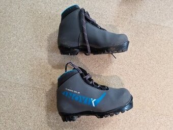 Predám detské bežkárske topánky a palice