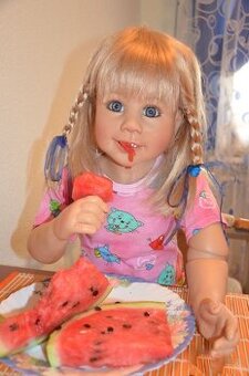 Reborn zberateľská bábika.