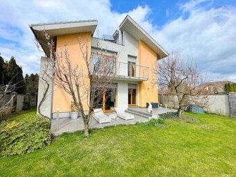 Predaj veľký rodinny 5 izbový dom 305 m2 na pozemku 980 m2