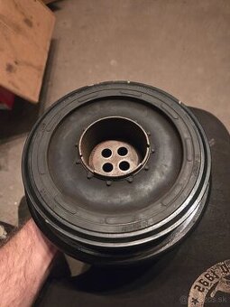 Predám remenicu na bmw f10 f11 f07 f01