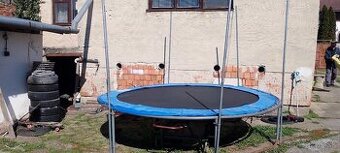 Trampolína
