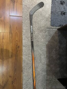 Hokejka Bauer Vapor HyperLite 2 práva
