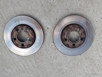 Predám brzdové kotúče na vw golf 4 benzín