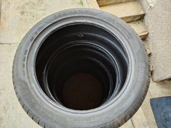 235/45R17