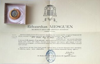 Relikviár z 20. storočia s relikviou Svätá Viera