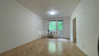 Krásny 2 izbový byt, 64m2 + 3 loggie, Banská Bystrica...