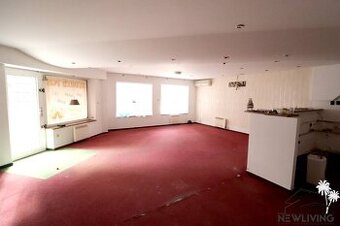 PRENÁJOM: rozľahlý obchodný priestor v centre, Piešťany
