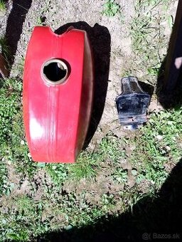 predám nádrž a držiak zadného svetla na Jawa 350 634
