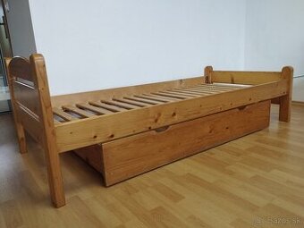 Posteľ s matracom