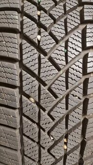 Predám 1ks skoro nová zimná 185/65r15-88T Matador
