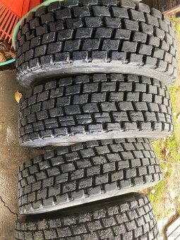 Pneu 245/70 R17,5
