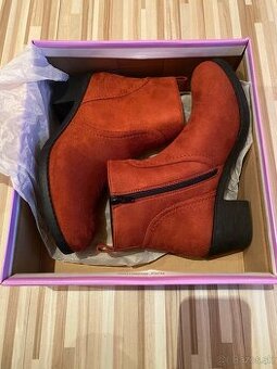 Nové dámske členkové čižmy