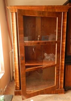 Vitrína Biedermayer 19. storočie drevo hnedé masívné dýhovan