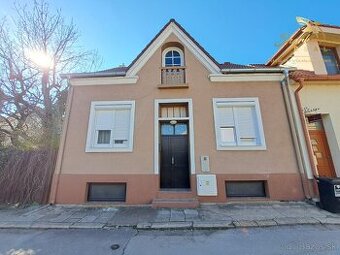 REZERVOVANÉ I Rodinný dom s veľkým potenciálom v centre Pieš