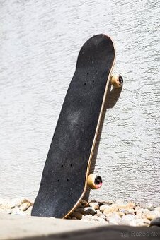 Freestylový skateboard