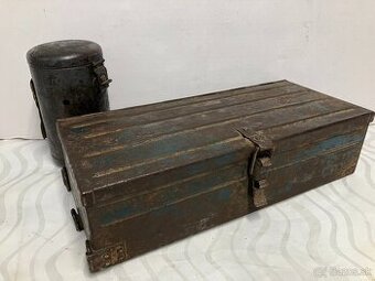 Vojenská plechová bedňa a nádoba