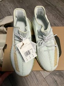 Yeezy 350 v2 Hyperspace - 1