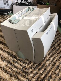 Predam kompletnu laserovu čiernobilu tlac. HP 1100 za 20e