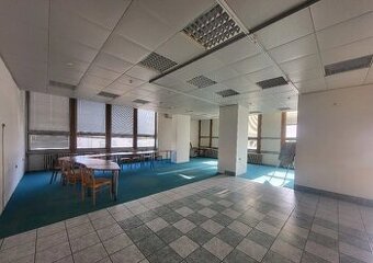 Obchodný / administratívny priestor na predaj / 149 m2