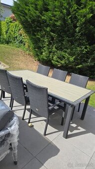 Predam velky stol pre 6 osob