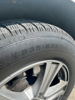 Predam zimne pneu na diskoch 235/65/R17