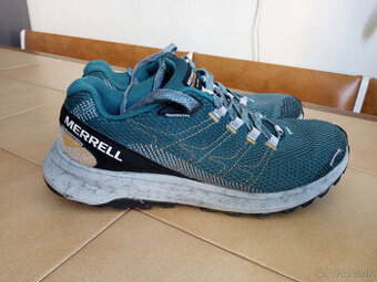 Panske bezecke tenisky MERRELL Fly Srtike.