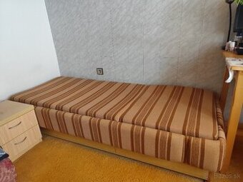 Válenda s úložným priestorom