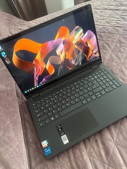 Predam notebook s dotykovou obrazovkou