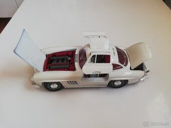 1:18 Mercedes Benz 300SL Bburago biela