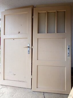 Staré drevené dvere