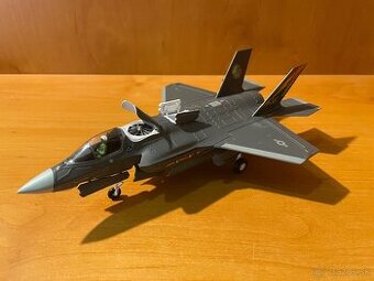 F-35B Lightning- model letadla 1:72
