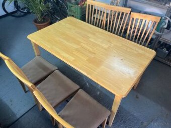 Jedálenský stôl a stoličky