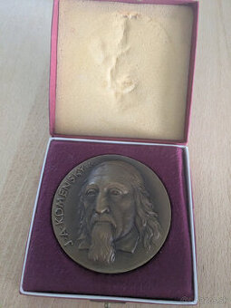 Predam kovovu plaketu J.A.Komenskeho
