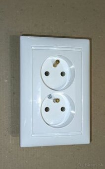 Zásuvky Legrand Valena