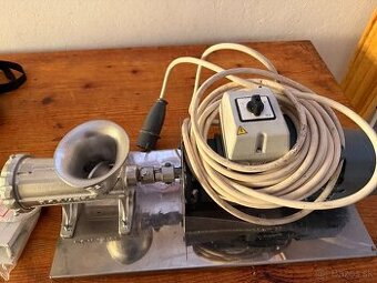 Mlynček na mäso 22